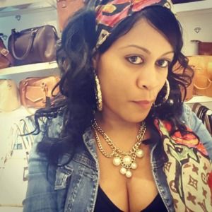 Meet your Posher, Tia-moyo